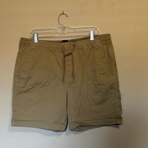 GAP Men's Drawstring Flat Front Shorts - Khaki